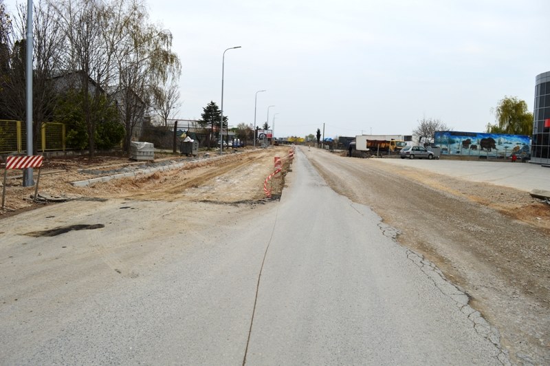 Општина Кавадарци / Градежни работи на  уште 1 километар на„Западен булевар„