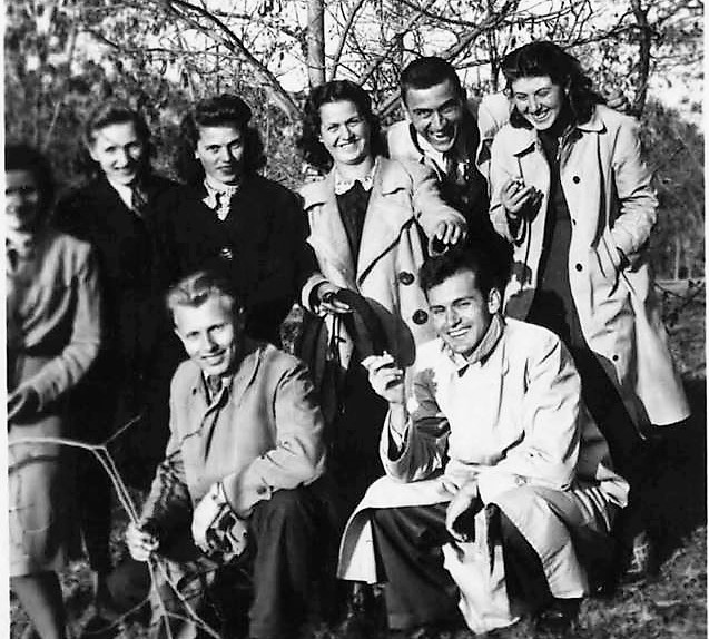 Стари фотографии на Кавадарци-Кавадаречки напредни младинци 1941-ва