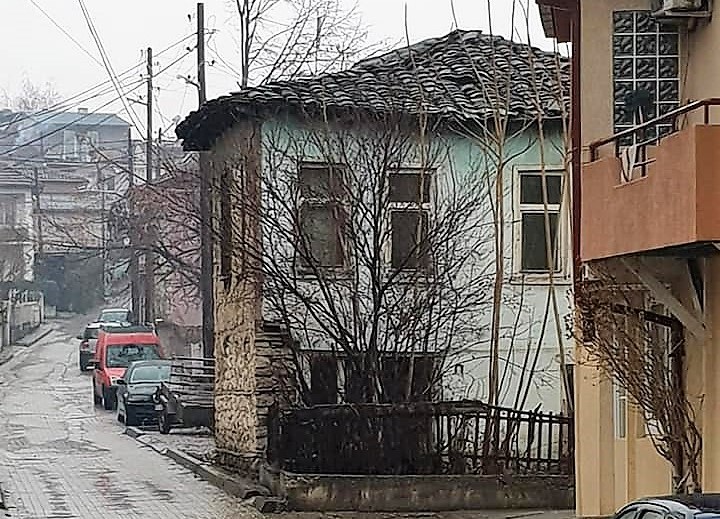 ЛС Кавадарци / Рушена уште една склонопадна  куќа на улица „Добри  Даскалов„