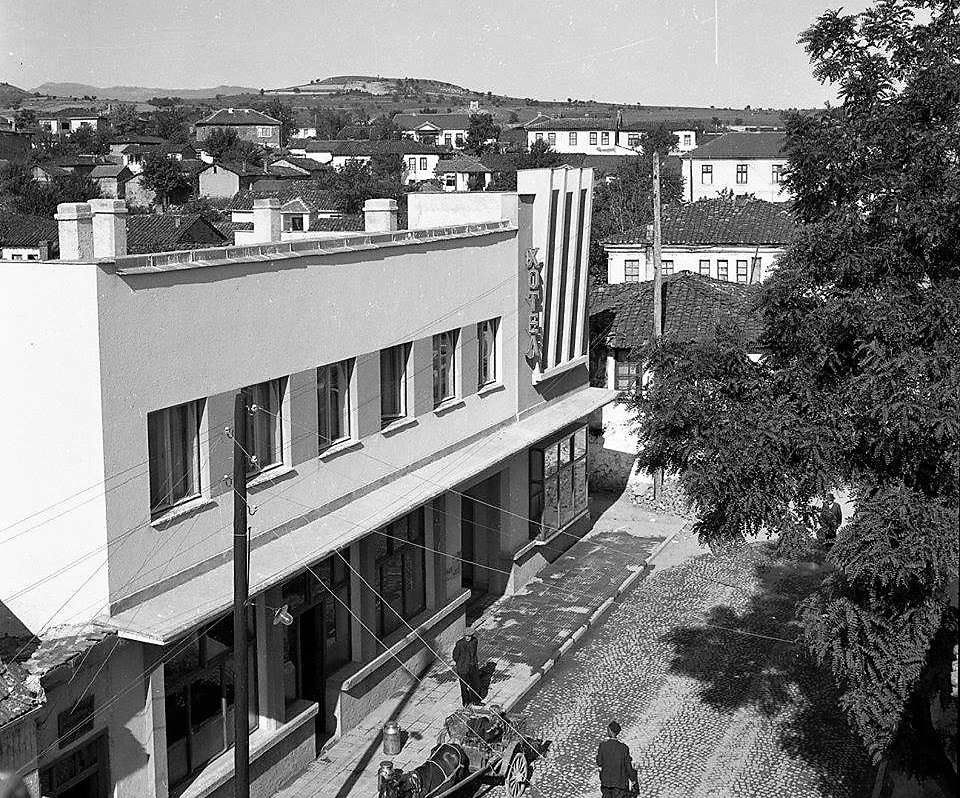 Стари фотографии на Кавадарци-Првиот хотел по 2 Светска војна 1956-та