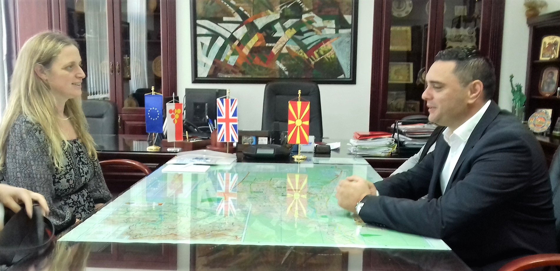 /Видео/ Градоначалникот Митко Јанчев се сретна со амбасадорката на В.Британија Рејчел Галовеј