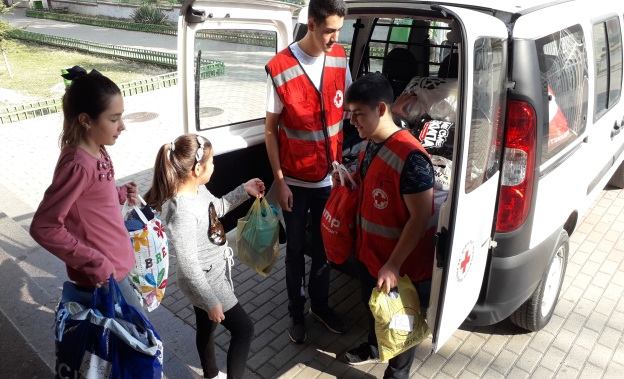 Црвен крст Кавадарци / Донација за жители во Брушанската населба 