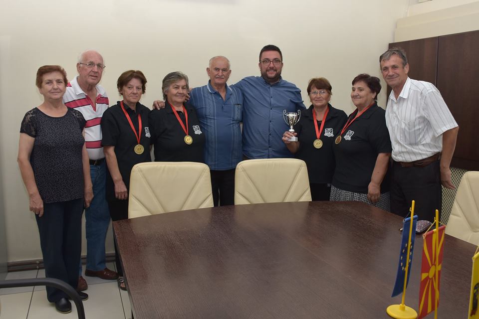 Демир Капија / Спортистите-пензионери  на средба со градоначалникот Петров