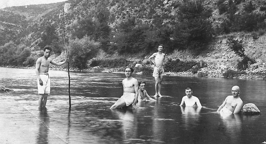Стари фотографии на Кавадарци: Капење на река Црна 