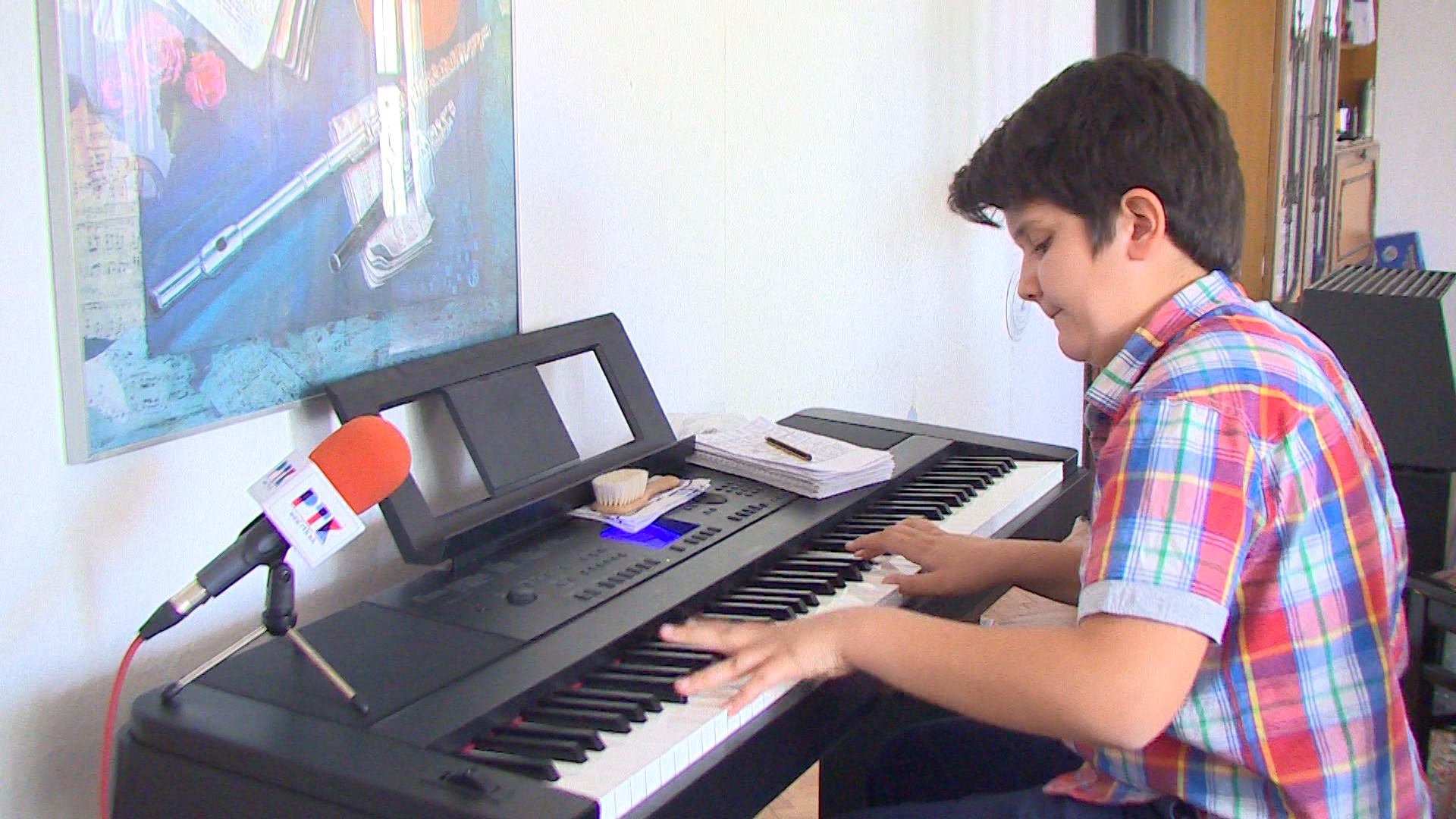 /Видео/ Скица за портет:Иван Стојанов -млад пијанист