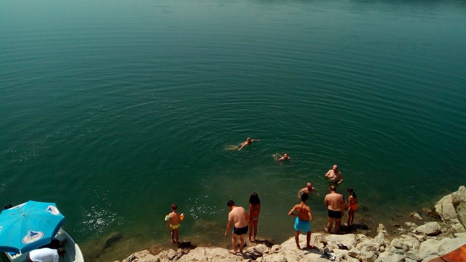 Д-р Бошко Илиев вчера го пливаше езерото Мантово