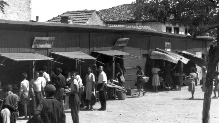 Стари фотографии на Кавадaрци- Градскиот пазар во Кавадарци во 1954 година