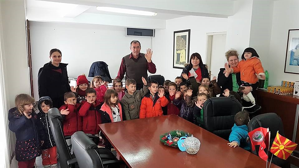 Росоман: Децата го посетија градоначалникот Јанев