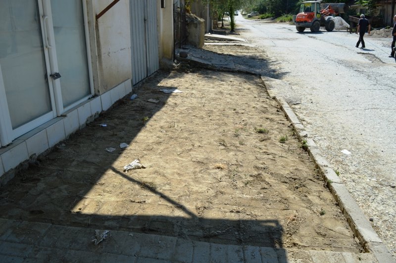 Локaлна самоуправа Kaвадарци: Нов тротоар за безбедни пешаци на  „Дисанска“ 