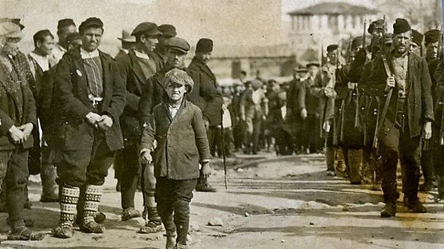 Стари фотографии на Кавадарци-Парада на доброволци 1933