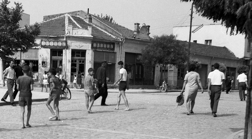 Стари фотографии на Кавадарци-Центарот без автомобили