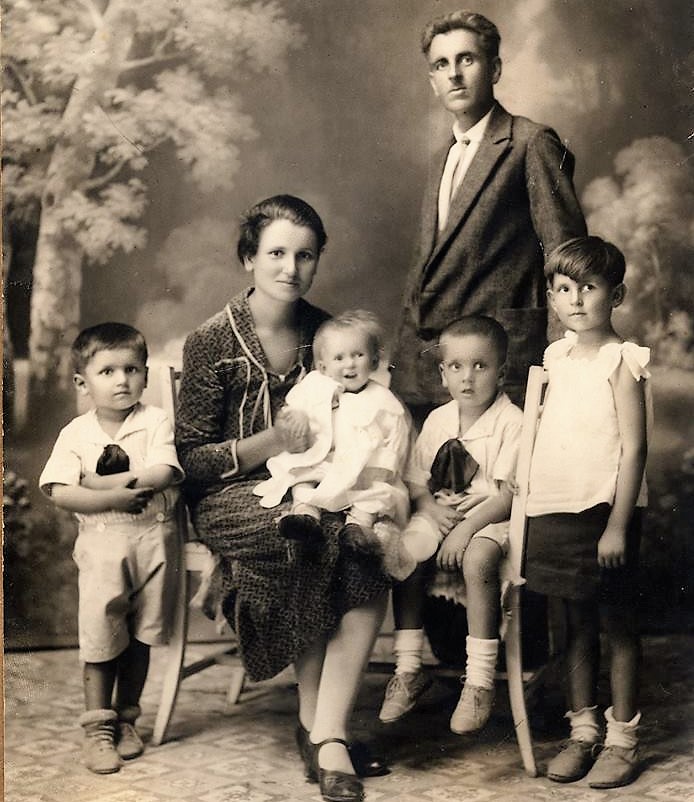 Стари фотографии на Кавадарци-Семејството на Ристо Михов