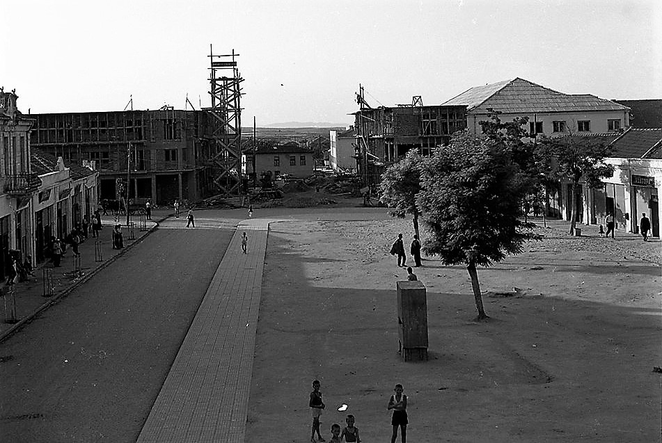 Стари фотографии на Кавадарци-Плоштадот во Кавадарци 1956 година.