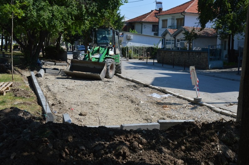 Општина Кавадарци / Се  гради новиот паркинг на паркот „Полана“„