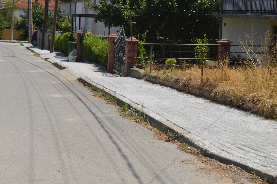 Oпштина Кавадарци : Подготовка за асфалтирање и изградба на тротоар