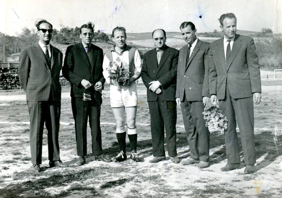 Стари фотографии на Кавадарци-Главните во политиката и спортот  на прошталниот натпревар на Вуко Каров