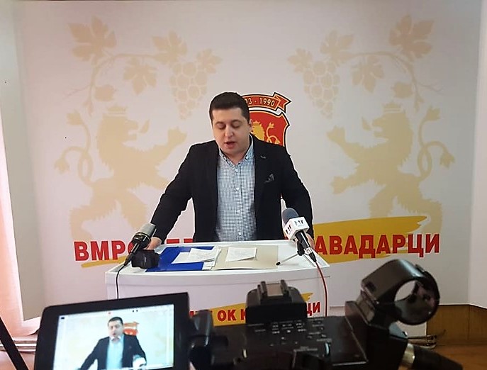 (Видео) ПРЕС  НА ОК  НА ВМРО-ДПМНЕ / ТАСЕВ:„МЛАДИТЕ СЕ ЗАЛОЖНИЦИ  НА ПОГУБНИТЕ ПОЛИТИКИ