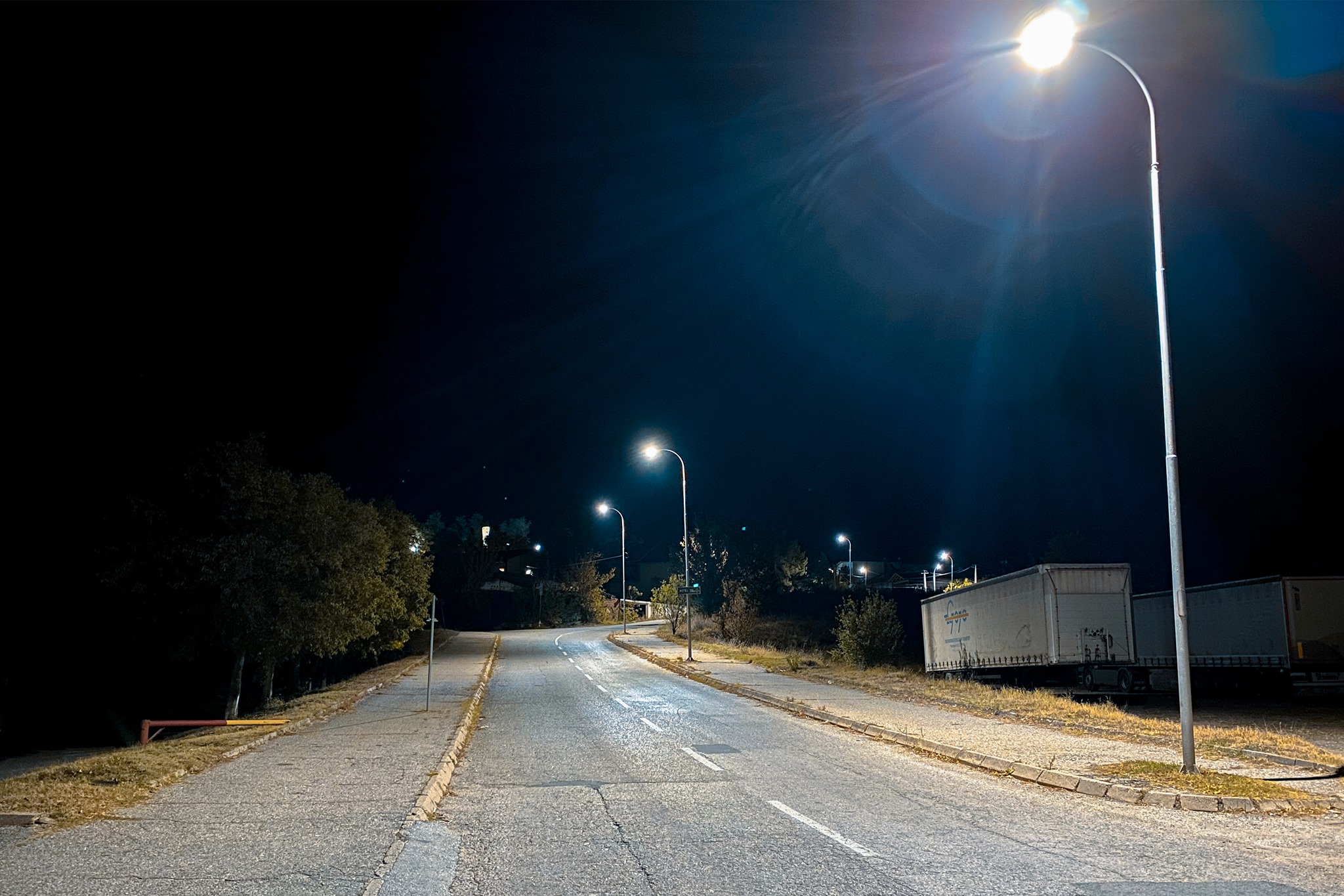 Лед светилките  на уличното осветлување ја намалија потрошувачката на струја .