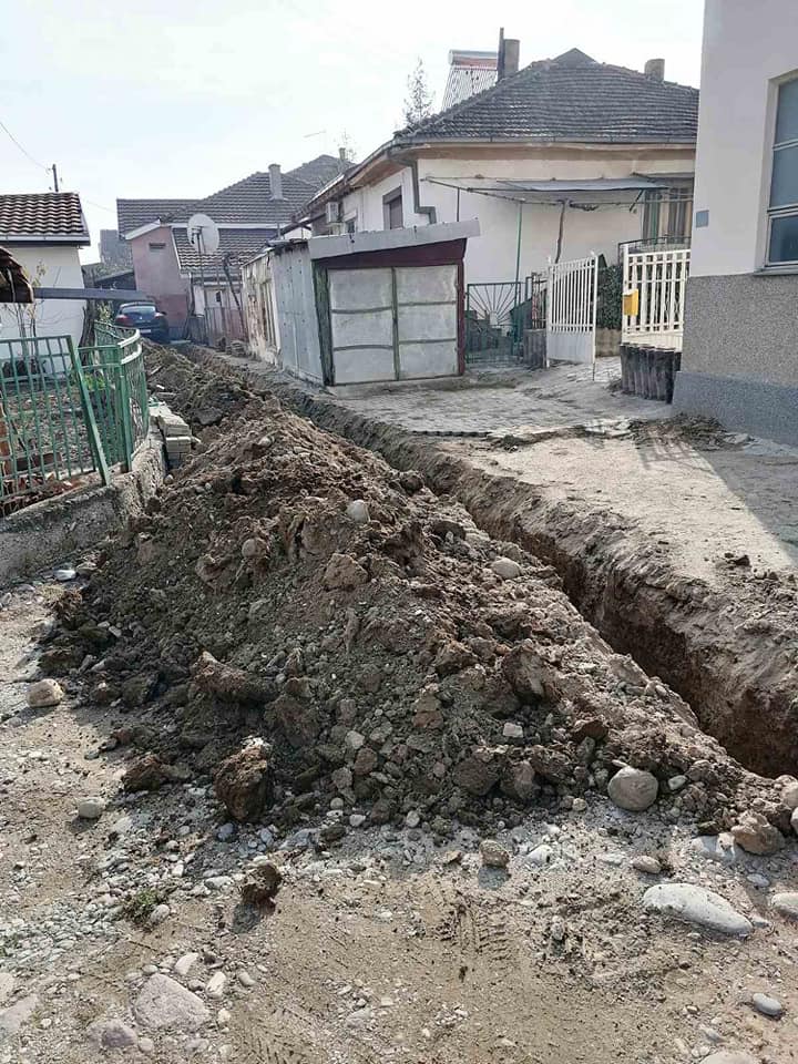 Реконструкција на азбестните  водоводни цефки и реконструкција на фекална и атмосферска канализација во Глишиќ.