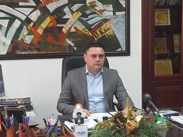 (Видео)  XРИСТОС СЕ РОДИ-НАВИСТИНА СЕ РОДИ- Божиќна честитка на градоначалникот Митко Јанчев