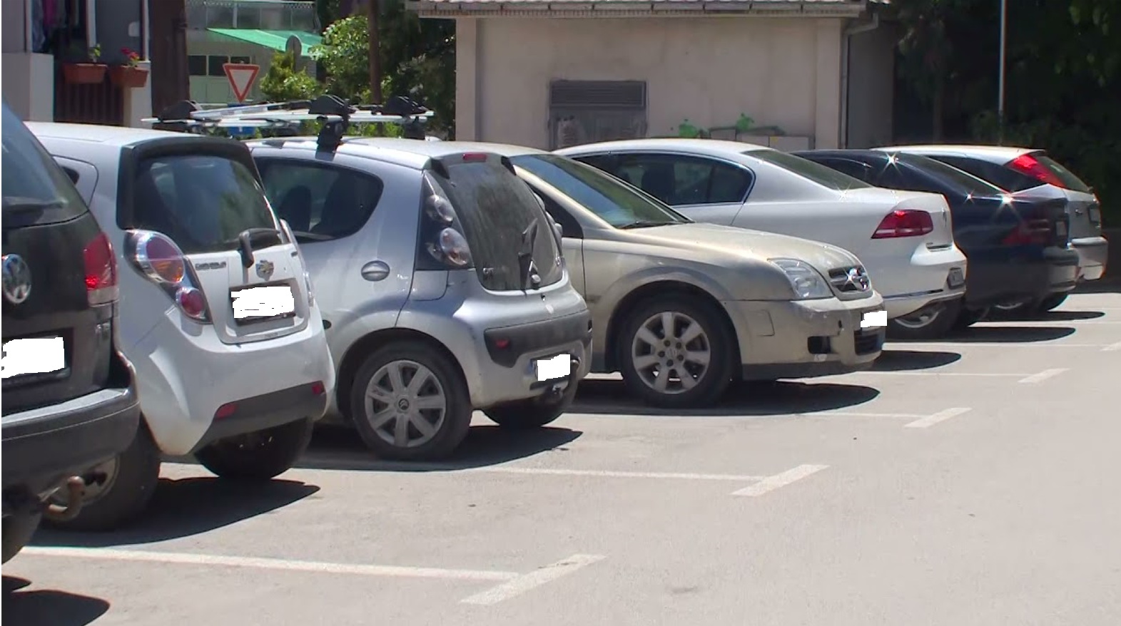 Возилата од улица “Илинденска“„ да се  пренасочат и паркираат на најблиски зони за паркирање.