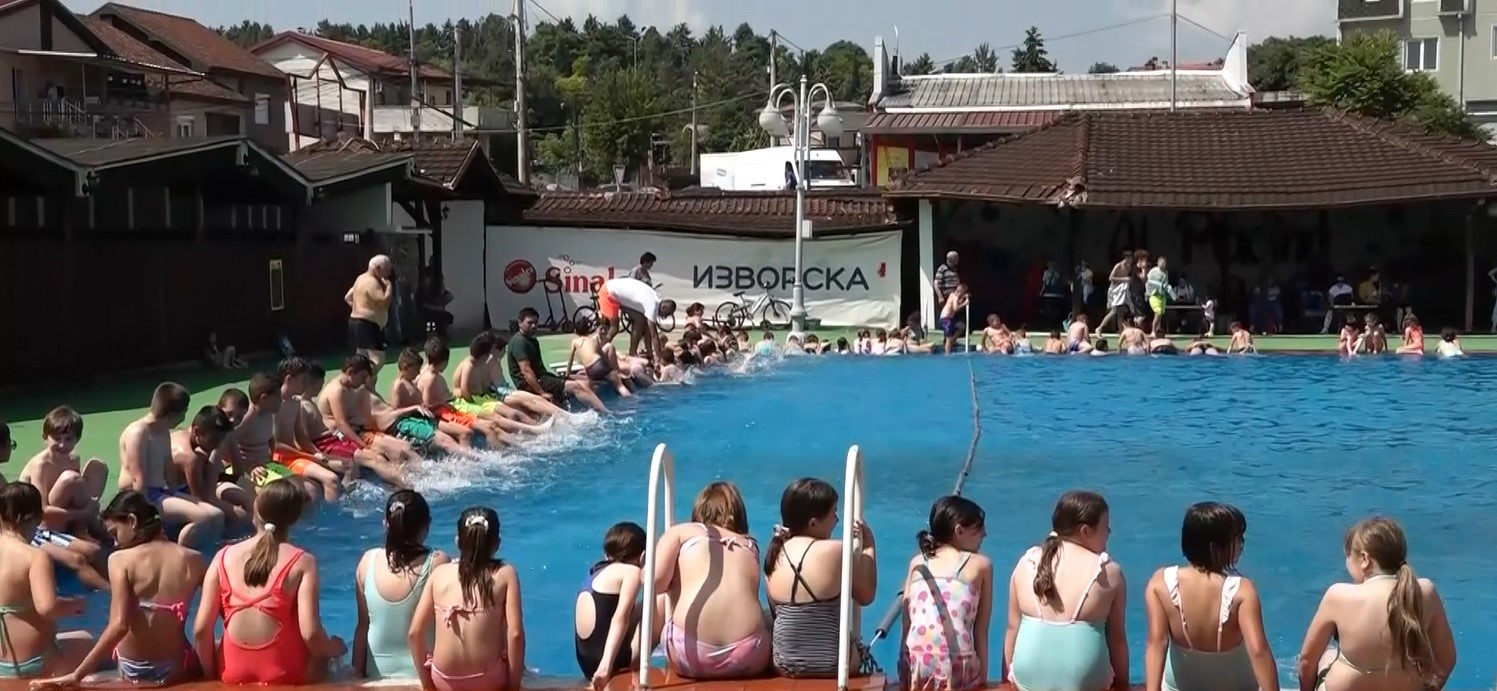 /Видео/ Отворен Градскиот базен во Кавадарци